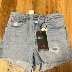 Levi’s Ribcage Jean shorts NWT
